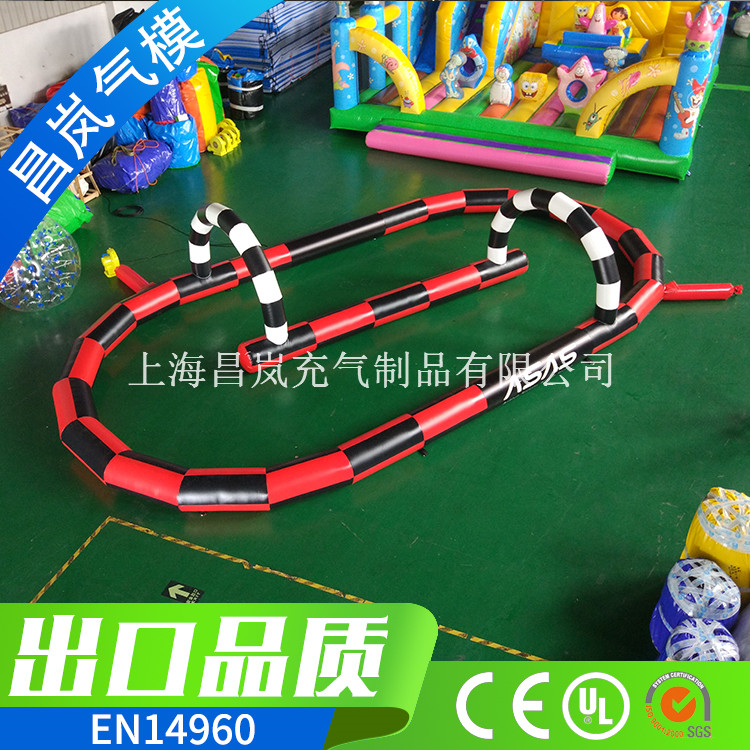 厂家直销专业定做充气围栏 充气卡丁车儿童车赛道 黑红格充气管拱门跑道