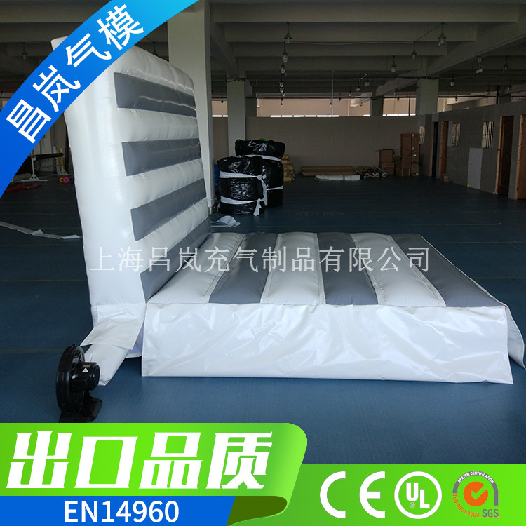 厂家定做充气跳床 简单款灰白条纹L形状的充气儿童蹦床城堡 商场餐厅网红充气跳床定制