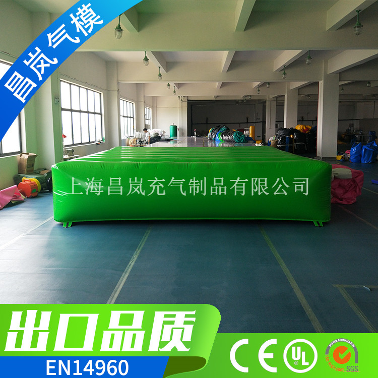 厂家专业定做充气垫子 耐高低温阻燃抗腐蚀的充气气垫 户外室内运动防护充气气垫 冲气空气垫25平米可定做尺寸和颜色