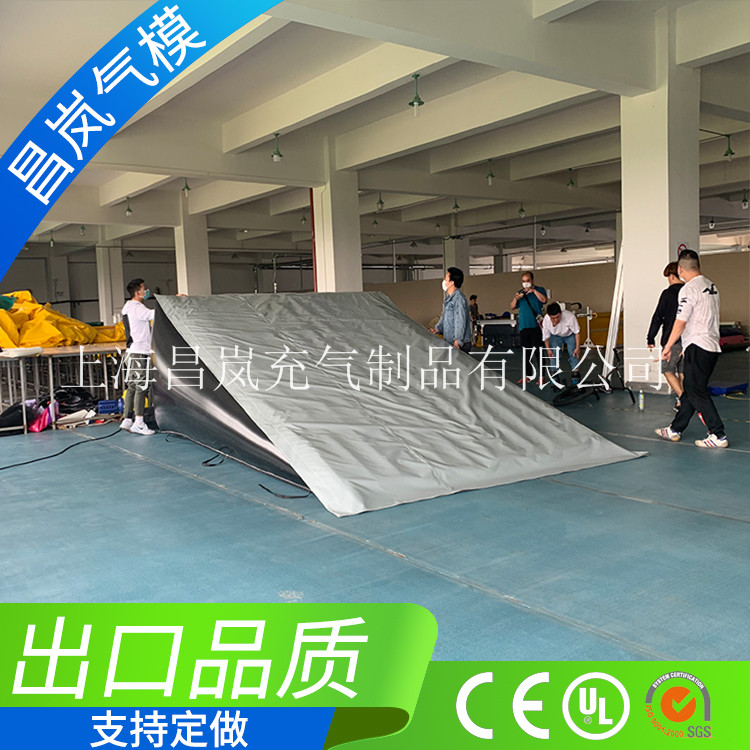 厂家定做 极限运动防护充气气垫 自行车轮滑技巧表演竞赛滑梯垫子花式翻转空中飞舞自行车落下保护用的充气气垫气囊包