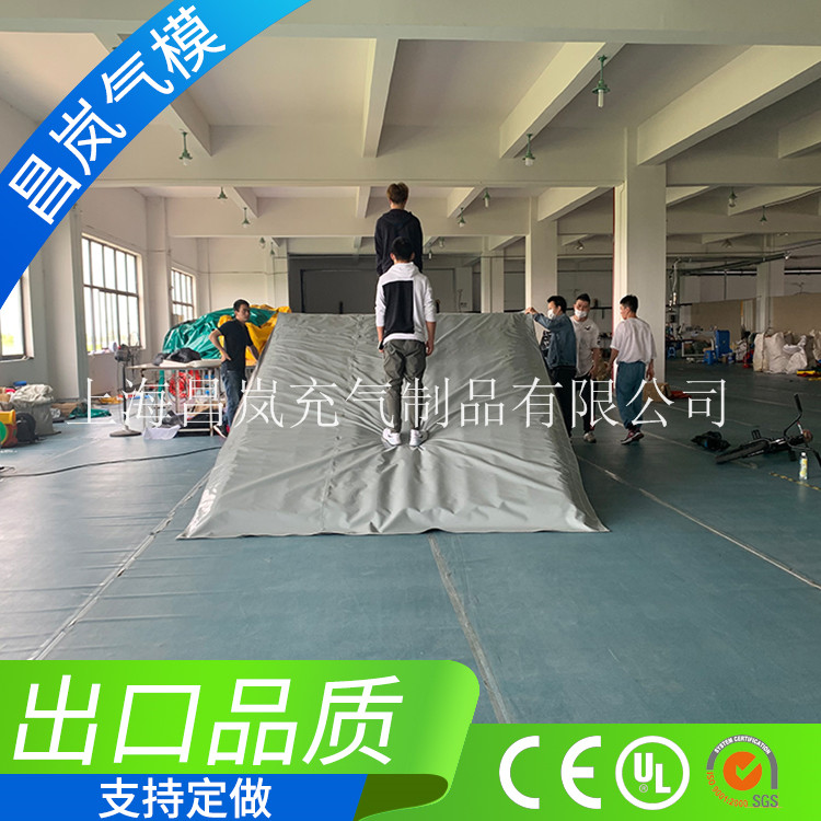 厂家专业定做马戏团训练轮滑自行车落地充气保护气垫 运动杂技表演训练充气包充气气囊包定做 斜坡滑梯式的充气垫子越野自行车摩托车比赛防护充气气垫 big air bag